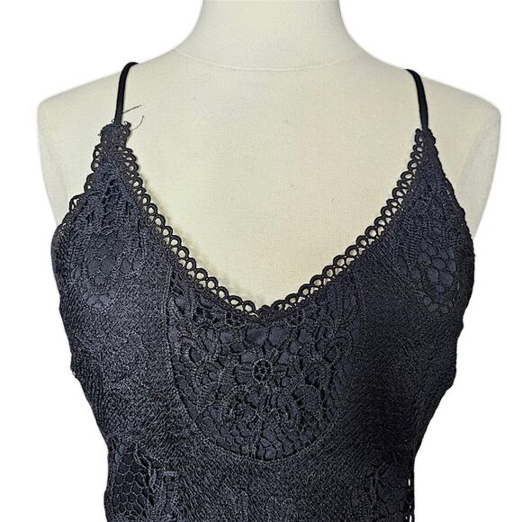 Annabelle Strappy Back Lace Dress in Black Size Large NWT - Picture 11 of 16
